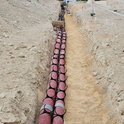 Tubos de canalización dentro de surco