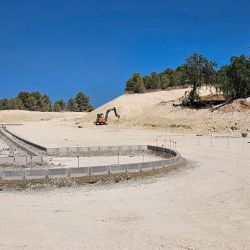 Maquinaria trabajando en movimientos de tierra