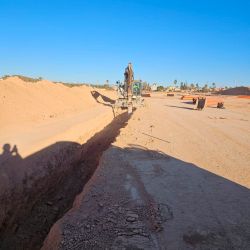Maquinaria realizando trabajos de canalización