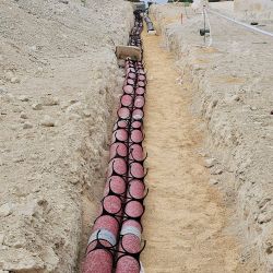 Tubos de canalización dentro de surco